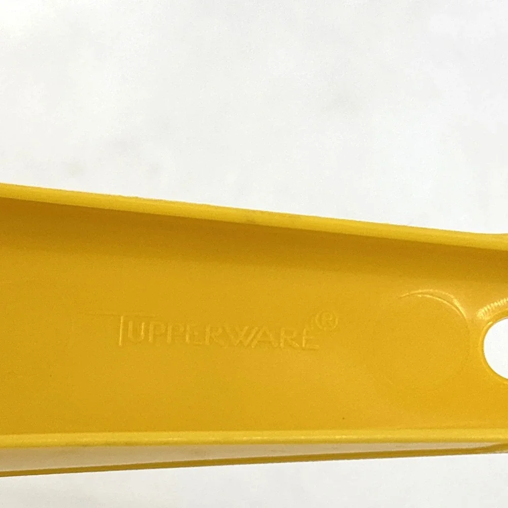 Tupperware set yellow